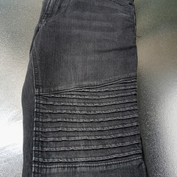⭐SOLD⭐Black skinny jeans - Picture 2 of 16